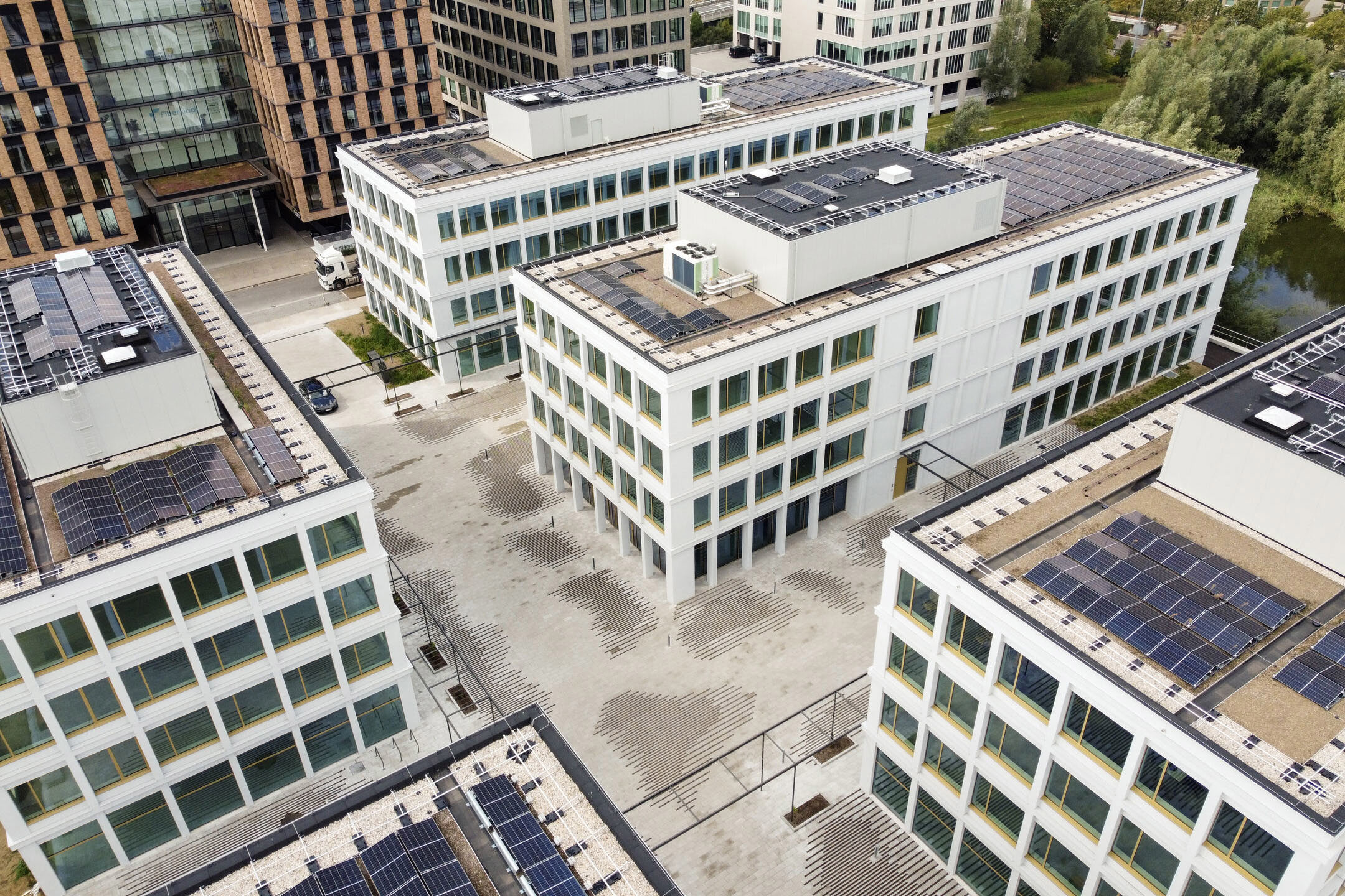 Commercial for rent in Ghent - photo 2