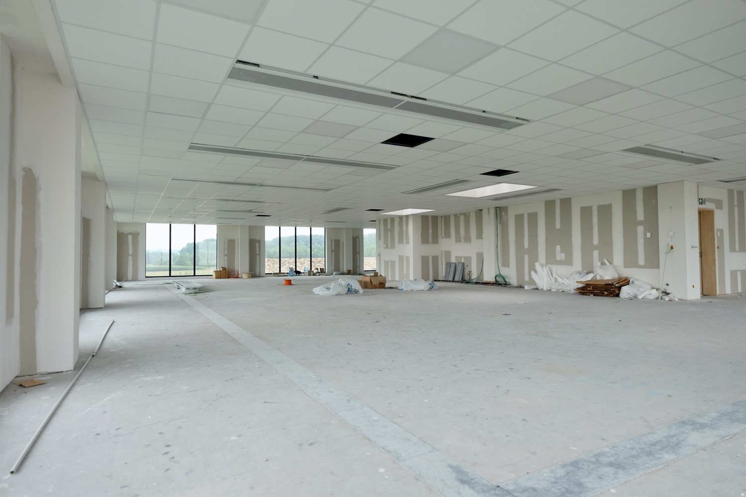 TE HUUR: Nieuwbouw kantoorruimte van 370 m2 - foto 1