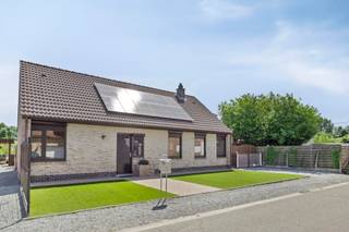 *** KIJKDAG 12/07 tussen 10u - 12u *** Op afspraak *** Te moderniseren halfopen bebouwing met veel potentieel op gunstige ligging. Deze...