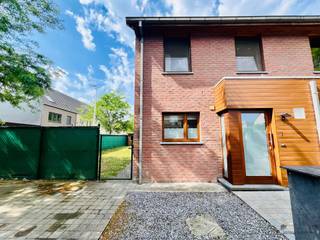 Energiezuinige gezinswoning in hartje Hamme (te huur vanaf 01/08/2026) Deze woning beschikt over een bewoonbare oppervlakte van 177 vierkante meter,...