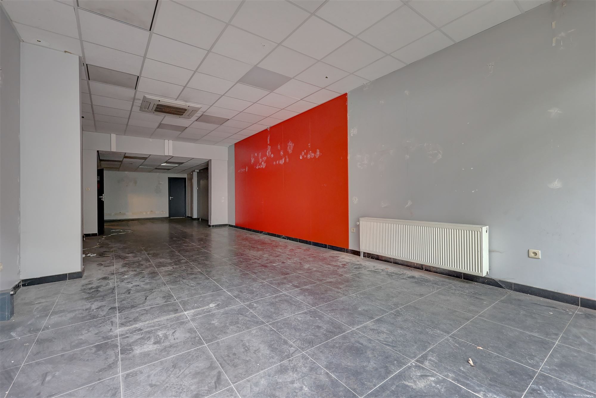 Commercial - photo 2