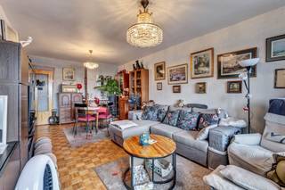 <p>Voor meer info of bezoek, bel 02/884.23.23 - In Evere, dicht bij<strong> openbaar vervoer</strong> en <strong>winkels</strong>, vindt u dit<strong> 1-slaapkamerappartement</strong> van 55m² met terras gelegen op de 5de verdieping. Het bestaat uit een<strong> inkomhal,</strong> een<strong> lichtrijke woonkamer</strong> die leidt naar een<strong> terras van 6m² </strong>, een <strong>aparte keuken</strong>,<strong> 1 slaapkamer</strong> en een <strong>badkamer</strong>. Het appartement is momenteel <strong>verhuurd,</strong> dus<strong> ideaal als investering. </strong>De<strong> huurprijs </strong>mits indexering is<strong> 710€ per maand.</strong></p>