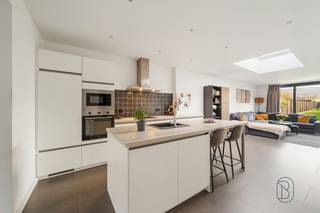 Fully renovated, move-in-ready home with three bedrooms and a garden offering stunning views of the Kluisberg.This charming property combines modern...