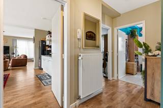 Dit groot, instapklaar appartement is gelegen op de eerste verdieping van een klein blokje in het centrum van Putte. Winkels, openbaar vervoer...