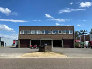 Fantastisch gelegen kantoorruimte van 910 m² met 15 privatieve parkeerplaatsen te huur op slechts 1 km van de E40 op- en afrit 23 Haasrode-Blanden.<br /><br />De <strong>instapklare kantoren</strong> situeren zich op de gelijkvloers en zijn ingedeeld in landschapskantoren met aparte burelen en vergaderzalen. Aanwezigheid van oa. een keuken en sanitair. Mogelijkheid tot huren met meubilair. Bij het gebouw zijn er 15 privatieve parkeerplaatsen alsook 4 snelladers voor wagens (11 kw/toestel). Onmiddellijk beschikbaar.<br /><br />Contacteer PANORAMA voor bijkomende (technische) inlichtingen, plannen of een vrijblijvend plaatsbezoek 0474 17 17 15.