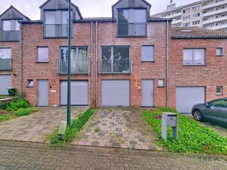 FOREST, on the edge of Uccle, in a secluded cul-de-sac, close to transport links and all amenities, magnificent house of ± 172m² (built in 2016)...