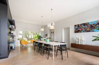 Ontdek deze uitzonderlijke ruime en karaktervolle burgerwoning te Lauwe, nabij het Preshoekbos. <br /><br />Wat deze woning bijzonder maakt:<br />-Instapklaar en uitzonderlijk ruim (± 285 m²) <br />-Authentieke details in combinatie met modern comfort <br />-Centrale en rustige ligging <br />-4 volwaardige slaapkamers, plus een hobby- en bergruimte <br />-Volledig uitgeruste keuken met kwaliteitstoestellen <br />-Verzorgde, onderhoudsarme tuin met vijver en loungeplek <br />-Droge kelder<br /><br />Indeling: Het gelijkvloers verwelkomt u in een sfeervolle leefruimte, ingedeeld in een gezellige zithoek met bar en aansluitend een ruime eetkamer. Daarnaast bevindt zich een praktische berging en een apart toilet. De volledig geïnstalleerde keuken sluit mooi aan bij de eetruimte en is uitgerust met kwalitatieve toestellen en duurzame materialen. Vanuit de leefruimtes heeft u directe toegang tot de verzorgde tuin met vijver en ruime loungehoek. <br />Op de eerste verdieping bevinden zich drie ruime slaapkamers, een handige berging en een verzorgde badkamer met dubbel lavabomeubel en inloopdouche. De tweede verdieping biedt een bijkomende slaapkamer, een polyvalente hobby- of ontspanningsruimte en nog een extra kamer die perfect dienst kan doen als berging of werkruimte.<br /><br />Nieuwsgierig geworden?<br /><br />REF: AI/26058/TK<br />EPC: 372 kWh/m²jaar – UC: 20260420-0003850891-RES-1