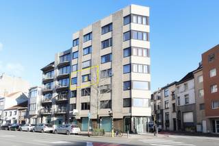 Ontdek dit ruime en aangename appartement, ideaal gelegen in Oostende, in de nabijheid van belangrijke invalswegen, openbaar vervoer en...