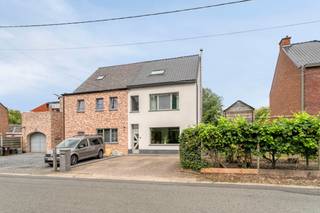 Are you looking for a charming and practical home with nature as your neighbour? This property offers a great opportunity to buy a characterful home in Ronse. The location in the Mahautveld immediately brings you into the atmosphere of the famous Muziekbos, while still having all the daily amenities at your fingertips.<br /><br />Those who visit this property for sale will immediately appreciate the cozy layout and the connection with the wooded area of Ronse. It is an extremely charming house with a beautiful, green and spacious garden where you can relax. An ideal opportunity for those who want to buy quickly in a green setting without sacrificing practical accessibility.<br /><br />The layout of this semi-detached building is as follows:<br /><br />Ground floor: an entrance, an attractive living space, a practical kitchen, a handy storage room and a bathroom.<br /><br />First floor: two comfortable bedrooms.<br /><br />Second floor: a large third bedroom, ideal as a master bedroom or multipurpose room.<br /><br />Outdoor environment: a green, spacious garden with a pleasant terrace to relax.<br /><br />Benefits and accessibility: this house combines the best of both worlds. The Mahautveld is a stone's throw from the forest's beautiful hiking trails, but also offers a very easy connection to Ronse city center. Shops, schools, and public transport are easy and quick to reach. In addition, you will enjoy easy access to surrounding municipalities.<br /><br />The property is offered through the Pre-sale formula. On 27/08/2026 between 17:00 and 19:00, you can come visit the house by appointment and make an offer. The listed price is a starting price. For further information, please contact the property agent.<br /><br />Register of measures: no