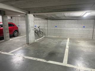 This underground parking space in Ninove is located on level -1 of residence Edingsepoort and enjoys a central location. With easy access to...