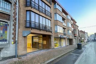 COMMERCIEEL RUIMTE TE HUUR IN MENENUitstekende commerciële ruimte van 94 m² gelegen in het hart van Menen, op een zeer zichtbare en drukke locatie...