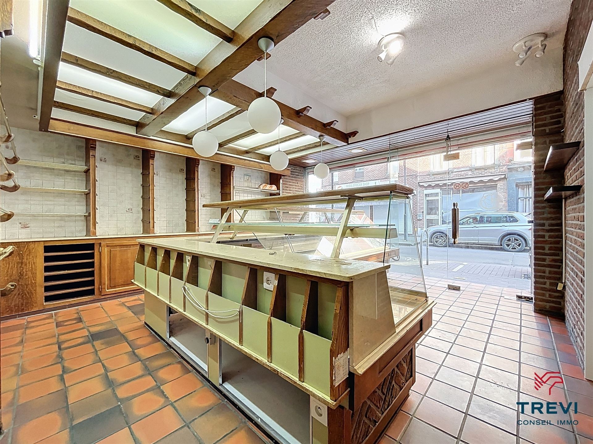 Beau rez-de-chaussée commercial à deux pas de la gare - photo 4