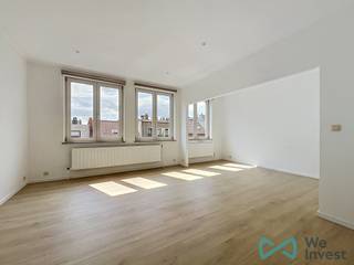 Tel.: 0456 12 69 37 / E-mail: kilian.f@weinvest.be<br /><br />We Invest biedt u exclusief dit prachtige en lichtrijke appartement met één slaapkamer aan, gelegen vlak bij de begraafplaats van Elsene en alle voorzieningen (openbaar vervoer, winkels, parken, enz.).<br /><br />Het appartement is gelegen op de 3e verdieping van een klein gebouw zonder lift, maar met een goederenlift, en is als volgt samengesteld: een inkomhal, een volledig uitgeruste keuken met toegang tot een balkon aan de achterzijde, een slaapkamer van 14 m², een douchekamer met toilet en een lichtrijke leefruimte met zuidoostelijke oriëntatie.<br /><br />Huurprijs: € 1.200<br />Kosten: € 50 (gemeenschappelijke kosten)<br />EPC: G<br />Onmiddellijk beschikbaar! Huurovereenkomst van 3 jaar.<br /><br />Wacht niet langer om een bezoek in te plannen! Ontdek ook onze andere exclusieve panden op www.weinvest.be.