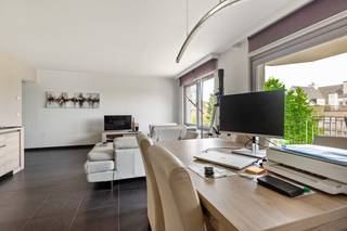 Dit instapklaar appartement op de eerste verdieping is gelegen in het hart van Wijnegem, op wandelafstand van winkels, scholen en het tramstation,...