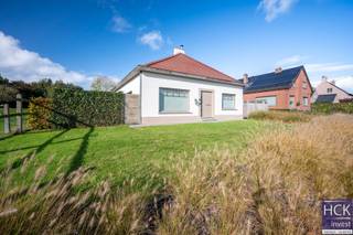 BEZOEKMOMENT 11/04 OP AFSPRAAKDe liggingDeze magnifiek gelegen eigendom, situeert zich in een uiterst rustig straatje, in het landelijke Kruishoutem...