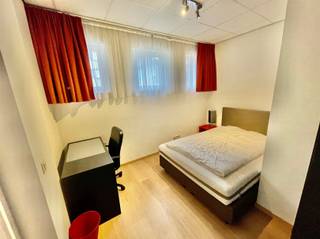 Dit gemeubeld en instapklaar appartement, recent opgeleverd in 2014, bevindt zich op de 4de verdieping in de perfect onderhouden residentie...