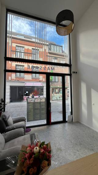 Op zoek naar de perfecte plek voor uw zaak?Deze opvallende nieuwbouw handelsruimte in de bruisende Diestsestraatis dé eyecatcher van de buurt!Met een...