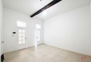 BRUSSEL – In de wijk Dansart, tussen de Beurs en het kanaal, naast de Place du Nouveau Marché aux Grains, dicht bij talrijke winkels/ambachtslieden...