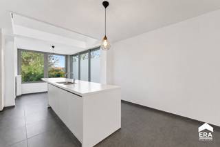 Te koop: instapklaar modern duplexappartement met 2 slaapkamers en 2 badkamers in het centrum van Poperinge (mogelijkheid tot aankoop staanplaats)Op...