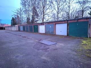 Deze garage is gelegen in het centrum van Sint-Andries, dichtbij "De Platse".Ideaal voor uw wagen, fietsen, moto,,...