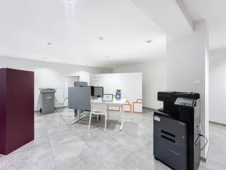 Kantoorruimte van ca. 165 m² te huur in de Stationsstraat te Waregem, op wandelafstand van het station en het centrum van Waregem. Door de...