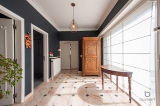 LICHTRIJK WONEN OP DE GRENS VAN SCHILDE EN ZOERSEL: OP TE FRISSEN SPLIT-LEVEL WONING MET TUIN EN ZWEMBAD.Droomt u van wonen in een groene,...