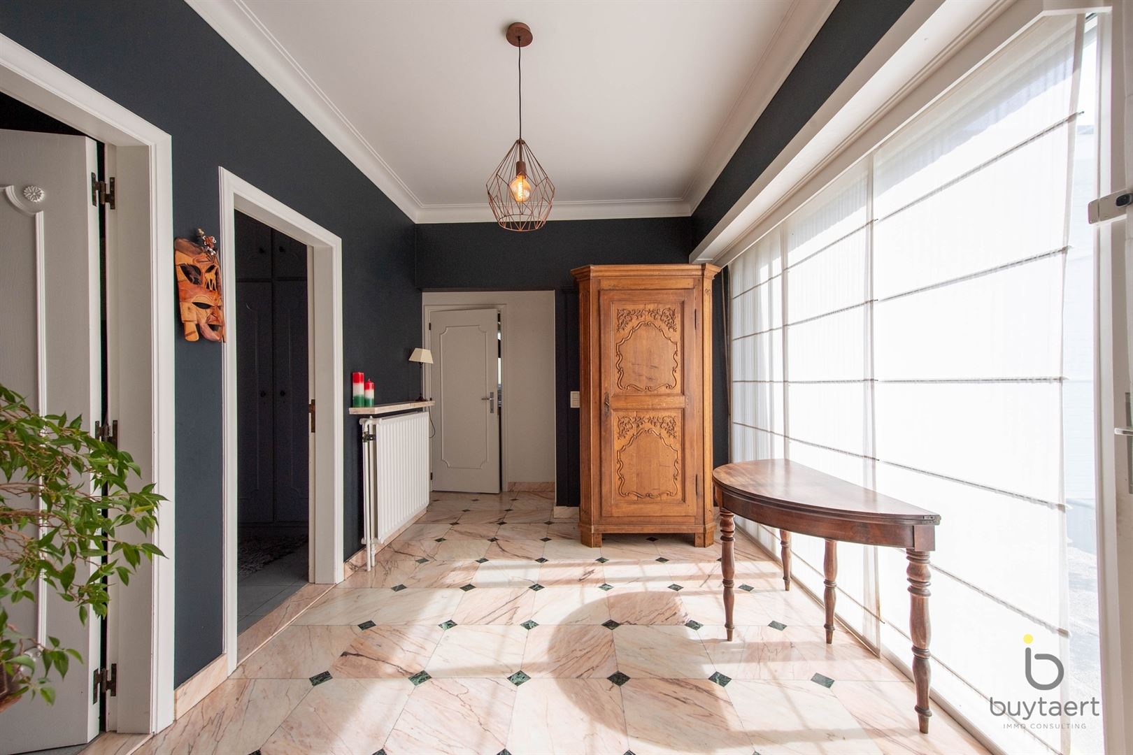 LICHTRIJK WONEN OP DE GRENS VAN SCHILDE EN ZOERSEL: OP TE FRISSEN SPLIT-LEVEL WONING MET TUIN EN ZWEMBAD. - foto 3