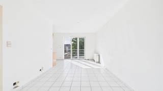 Anderlecht - CERIAIdeaal gelegen in de wijk CERIA, op de bovenste verdieping van een klein gebouw, aangename appartement van +/-50 m²Lichte woonkamer...