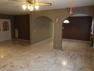 Op zoek naar een comfortabel en ruim appartement op een centrale ligging? Dit gelijkvloerse appartement biedt alles wat u nodig heeft:✅ Zeer ruime...