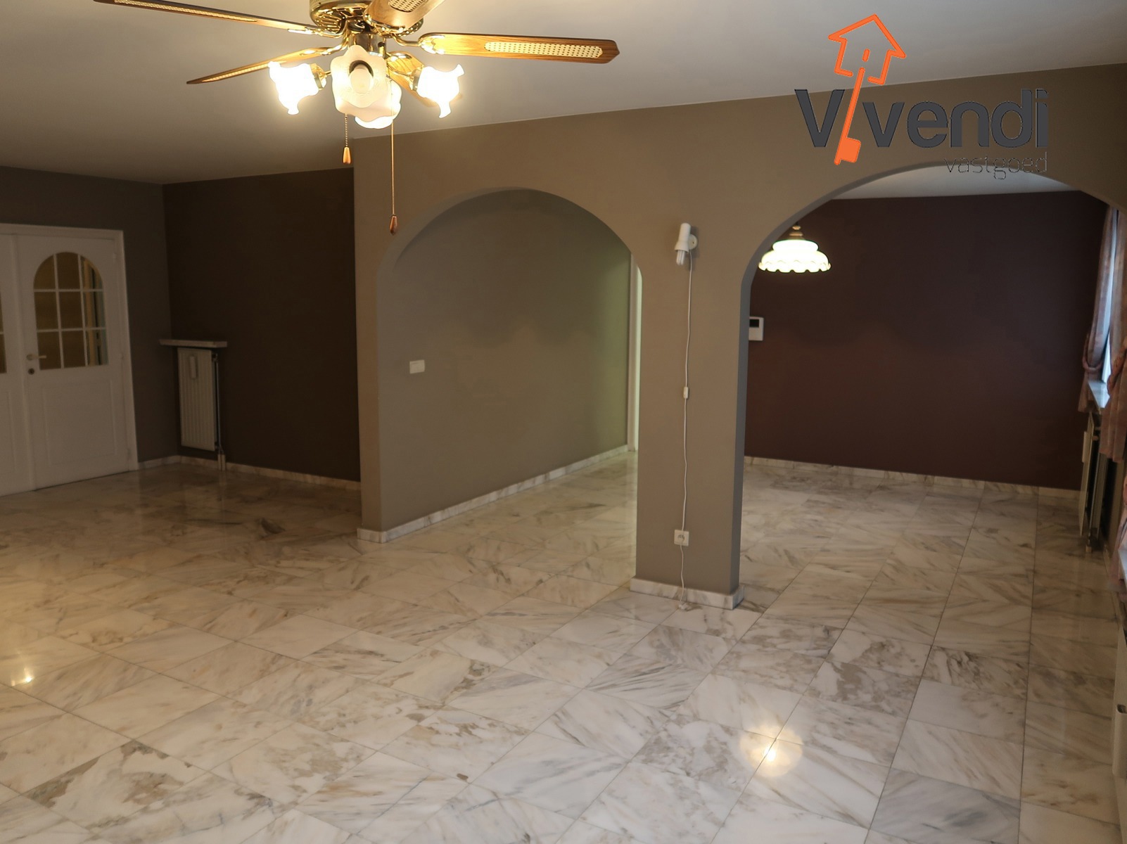 Ruim gelijkvloers appartement met terras en inclusief garagebox! - foto 3