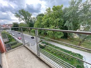 Josaphat Park neighborhood. Close to public transportation and shops. Beautiful apartment of ± 57 m² located on the 4th floor of a building from...