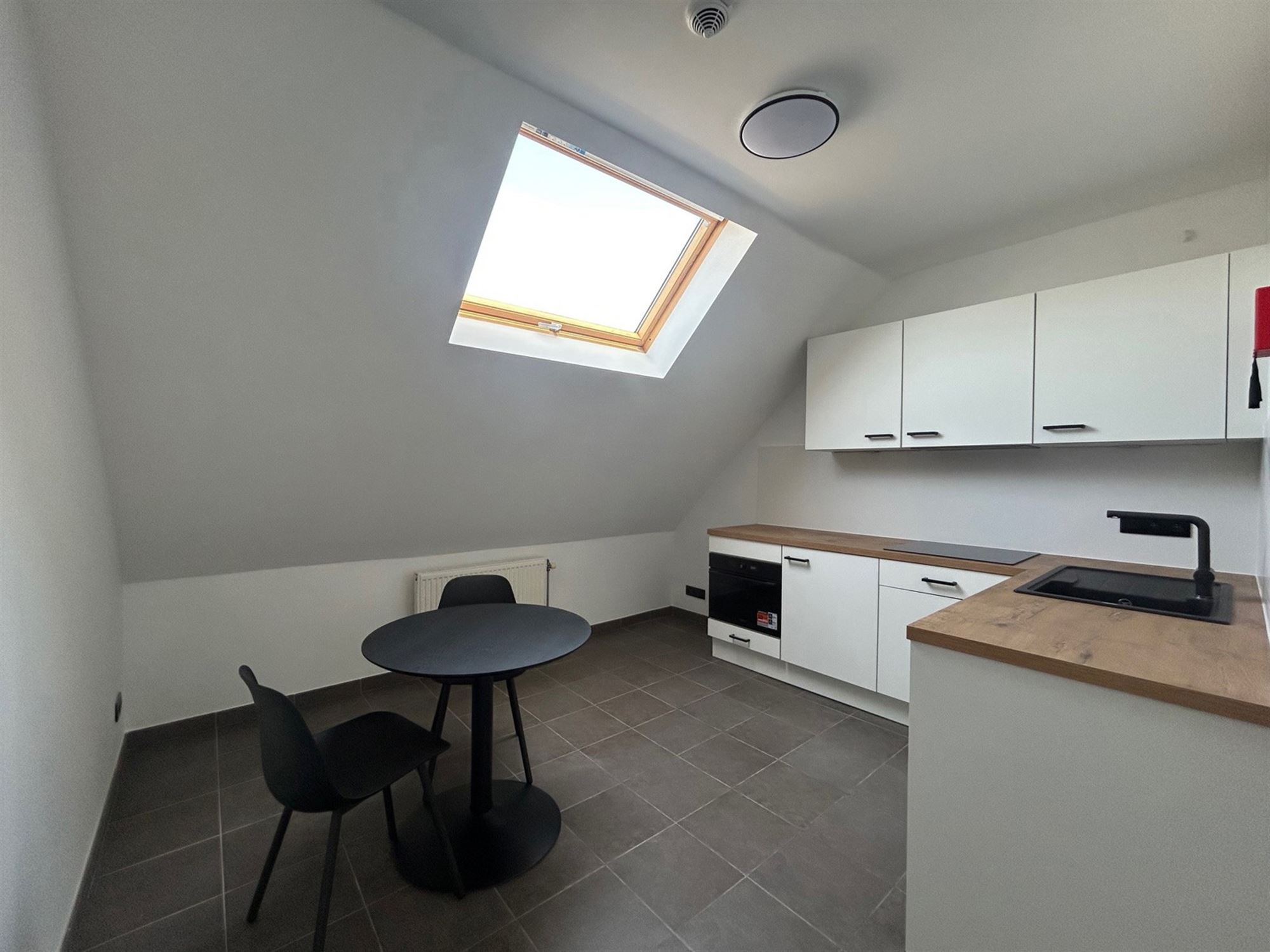 Zeer ruime studio (32m²) Tiensestraat Leuven - foto 2