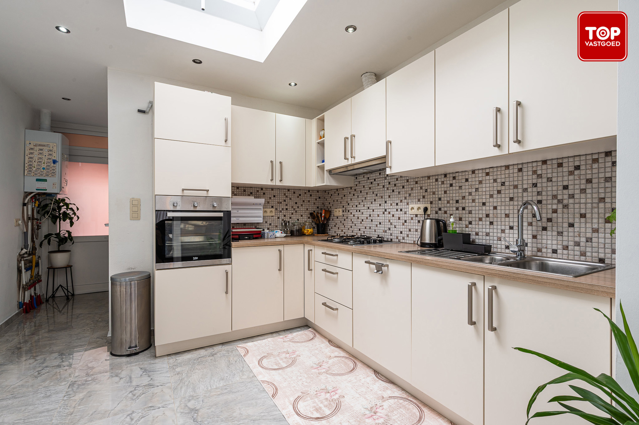 Instapklare stadswoning met 4 slaapkamers en ruime koer. - foto 5