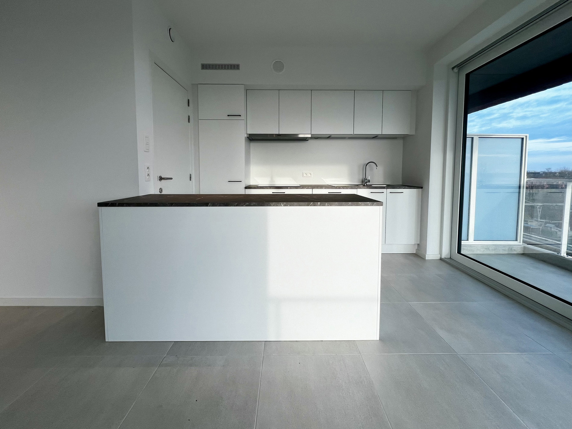 Splinternieuw 2 slaapkamer appartement nabij het station - foto 4