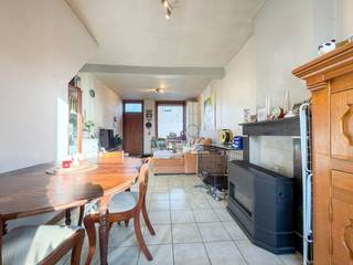 Deze op te frissen woning kan omgetoverd worden naar een gezellige stek, dit op een gunstige ligging vlakbij het bruisende centrum van...