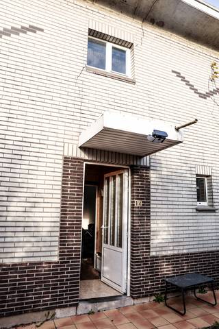 KNUSSE STARTERSWONING LANGS DE GEZELLIGE KAAI...Even buiten het handelscentrum vind je deze gezellige woning, met hoekligging en de eerste woning...