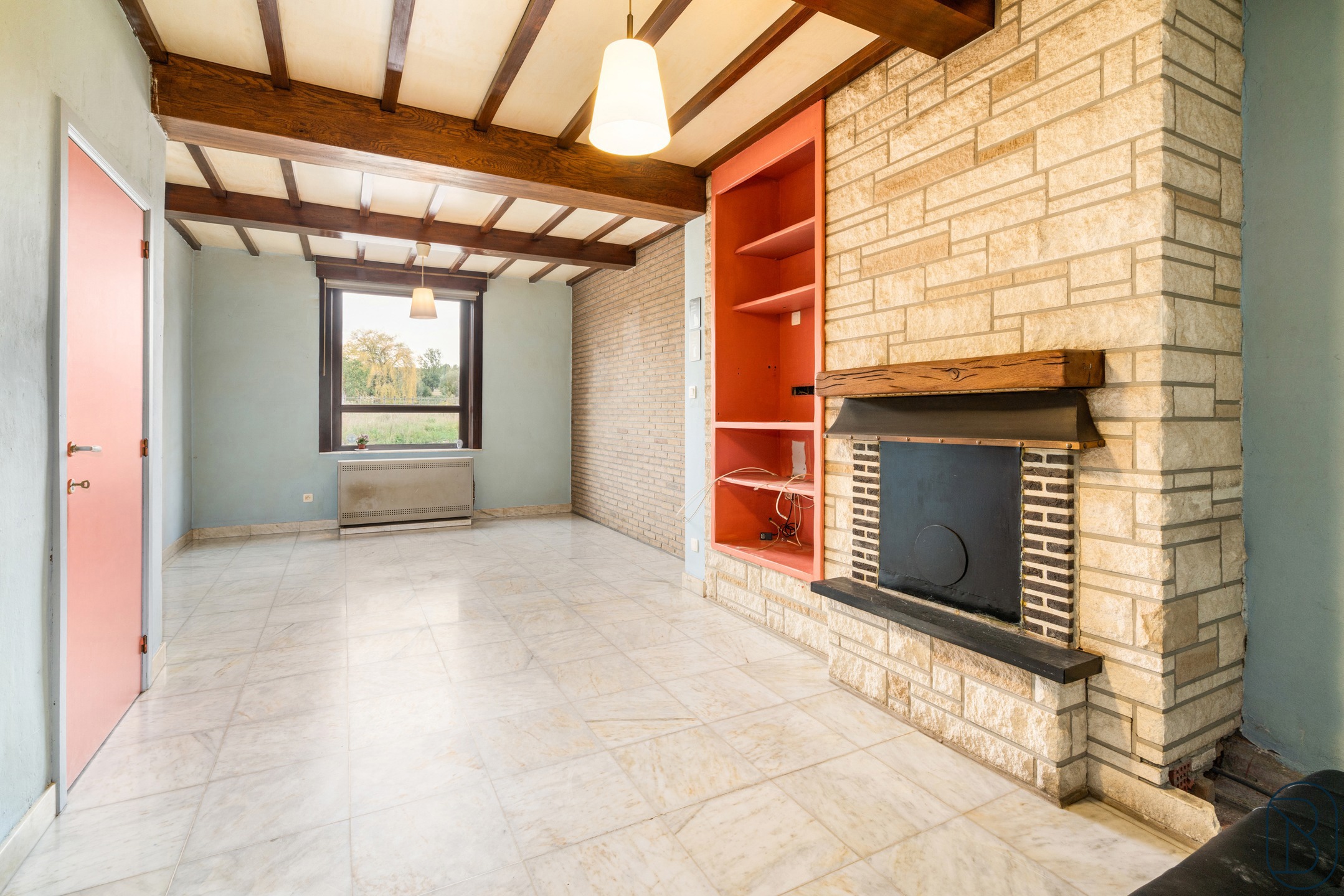 Rustig gelegen woning met vernieuwd dak en veel POTENTIEEL!  - foto 2