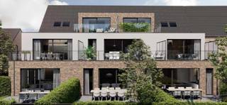 Residentie Diamands biedt u dit nieuwbouw 1-slpk appartement op de tweede verdieping aan ingedeeld als volgt: inkomhal, één slaapkamers (10,4m²) met aansluitend de badkamer met inloopdouche en toilet, berging, woonkamer met open geïnstalleerde keuken. Aansluitend aan de keuken kan men het ruime terras (18,9m²) terugvinden. Het appartement beschikt over vloerverwarming. Op niveau -1 beschikt het appartement over een privatieve berging, autostaanplaats en gemeenschappelijke fietsenstalling. De gemeenschappelijke kosten bedragen 65 euro/maand provisie. Dit BEN appartement is zeer energiezuinig. Voor verdere inlichtingen, neem vrijblijvend contact op nummer 03/283.84.84 of mail naar viktor@ax-quality.be