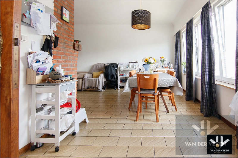 Op te frissen en ruim 2-SLPKAPP op de 1e verdieping  (met uitbreidingsmogelijkheden op zolder) rustig en toch centraal gelegen in het centrum van de Halveweg in Zonhoven - foto 5