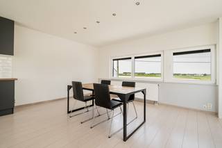 Deze prachtige woning in moderne stijl vinden we terug op een landelijke ligging in de gemeente Assenede.De eigenaar heeft de woning volledig...