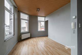 <p><span>Van Lissumstraat 50 – 2100 Deurne</span></p><p><span> </span></p><p><span>Opbrengsteigendom met 4 appartementen (totale bewoonbare opp. ca. 207 m²)</span></p><p><span>niet vergund op plan maar wel 4 officiële bus nummers en 4 EPC attesten ! </span></p><p><span> </span></p><p><span>In de Van Lissumstraat te Deurne bevindt zich dit goed onderhouden hoekpand, bestaande uit vier afzonderlijke appartementen van elk ca. 50 m², telkens met 1 slaapkamer. Elk appartement beschikt over een apart busnummer, wat dit pand bijzonder interessant maakt voor investeerders die op zoek zijn naar een stabiel en realistisch rendement.</span></p><p><span> </span></p><p><span>De totale potentiële huuropbrengst bedraagt € 2.643 per maand, inclusief het appartement op de derde verdieping dat momenteel leegstaat. Alle wooneenheden zijn uitgerust met een individuele gasverwarmingsketel.</span></p><p><span> </span></p><p><span>Technische kenmerken:</span></p><p><span> </span></p><ul><li><span>Dak geïsoleerd conform norm 2020</span></li><li><span>PVC-ramen met dubbele beglazing</span></li><li><span>4 individuele gasmeters</span></li><li><span>4 individuele elektriciteitsmeters</span></li><li><span> 4 individuele watermeter</span></li><li><span>Fietsenberging aanwezig</span></li></ul><p><span> </span></p><p><span> </span></p><p><span>Dankzij de hoekligging, de praktische indeling en de vlotte bereikbaarheid is dit pand aantrekkelijk voor zowel huurders als investeerders.</span></p><p><span> </span></p><p><span>Bent u op zoek naar een rendabel opbrengsteigendom op een gunstige locatie? Mis deze opportuniteit niet.</span></p><p><span> </span></p><p><span>Bewoonbare oppervlakte: ca. 207 m² (ref.: bruto vloeroppervlakte – EPC-certificaat</span></p><p><span> </span></p>