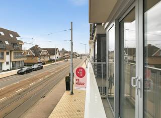 Beautiful and sunny two-bedroom apartment for rent in the young residence “Joli” (built in 2009), located at Leopoldlaan 240 in Middelkerke...