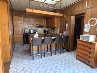 Deze goed gelegen en instapklare woning in het hart van Denderleeuw biedt alle ruimte en comfort voor een groot gezin.Op het gelijkvloers vinden we...