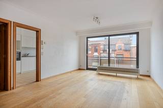 Dit aangename appartement biedt een praktische indeling en een comfortabele woonomgeving.Centraal gelegen, vlakbij invalswegen.Het appartement...