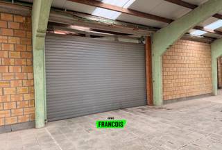 In Reningelst, gelegen in de Pastoorstraat bevindt zich deze loods/magazijn/KMO-unit te koop.De oppervlakte bedraagt 268m² en is te betreden via een...