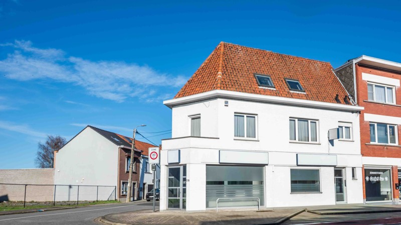 Handelspand/kantoor met woonst op topligging in Kortrijk - photo 2