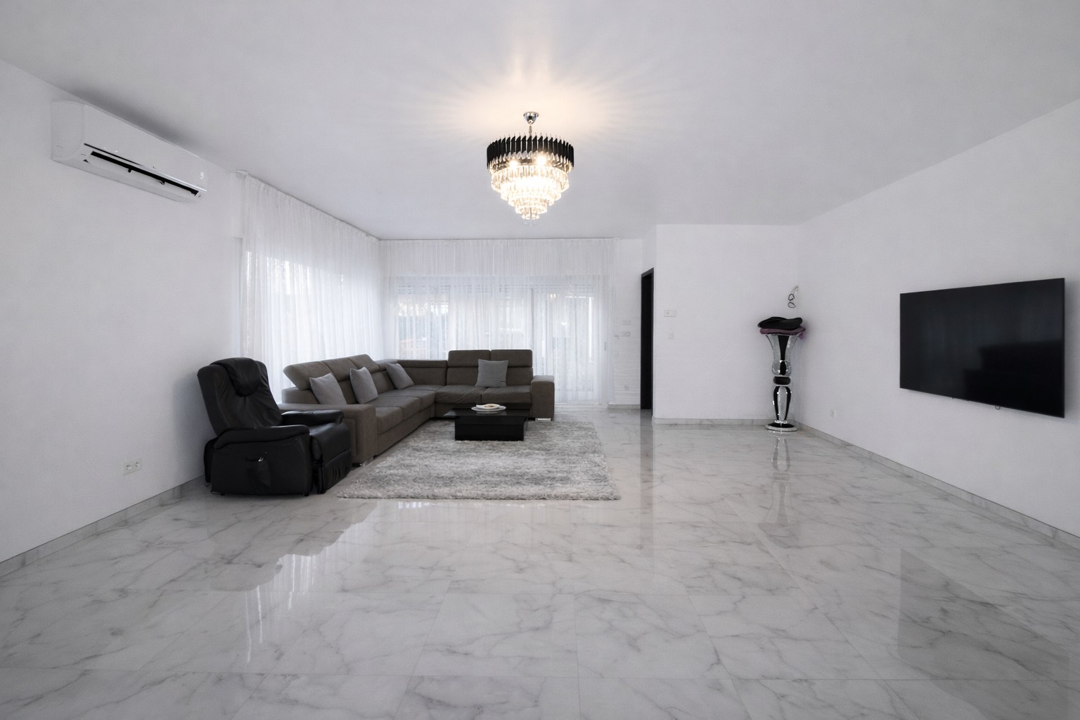 Te koop: Charmante halfopen gezinswoning met 4 slaapkamers en zuidgerichte tuin in hartje Sint-Niklaas! - foto 4