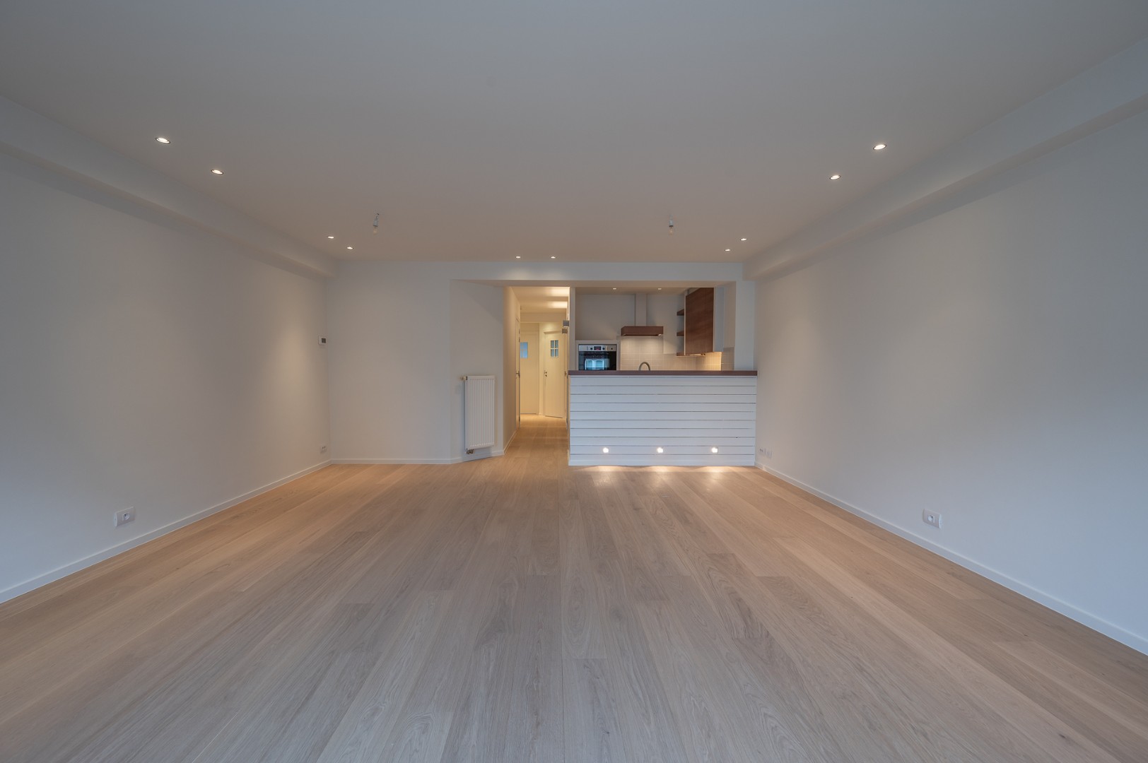 Prachtig instapklaar, lichtrijk appartement gelegen op de Lippenslaan pal in het centrum met 2 grote slaapkamers. - photo 4