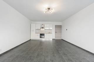 Te koop: instapklaar halfopen appartement in Buggenhout, gelegen op een rustige locatie maar toch dichtbij het centrum en diverse voorzieningen.Dit...