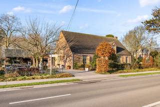 Deze sfeervolle woning op een perceel van 20 are met een prachtige, groene tuin biedt een unieke combinatie van ruimte, rust en tal van...